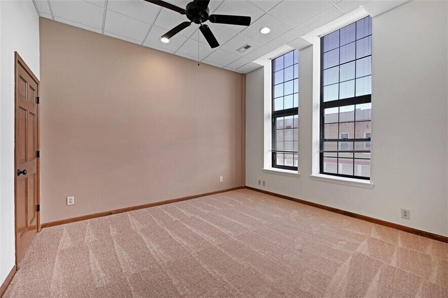 More Photos Of 100 S 5th St, Leavenworth Office Residential For Sale