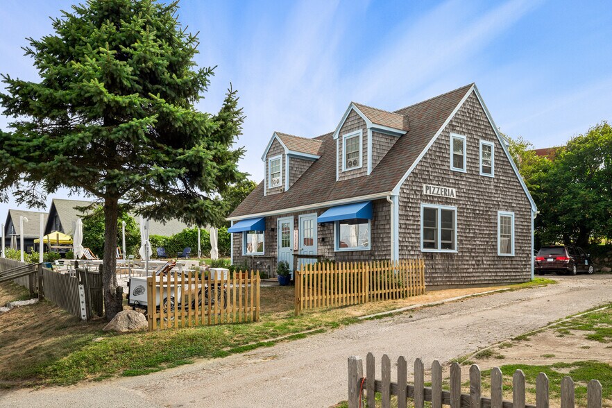 More Photos Of 442 Dodge St, New Shoreham Freestanding For Sale