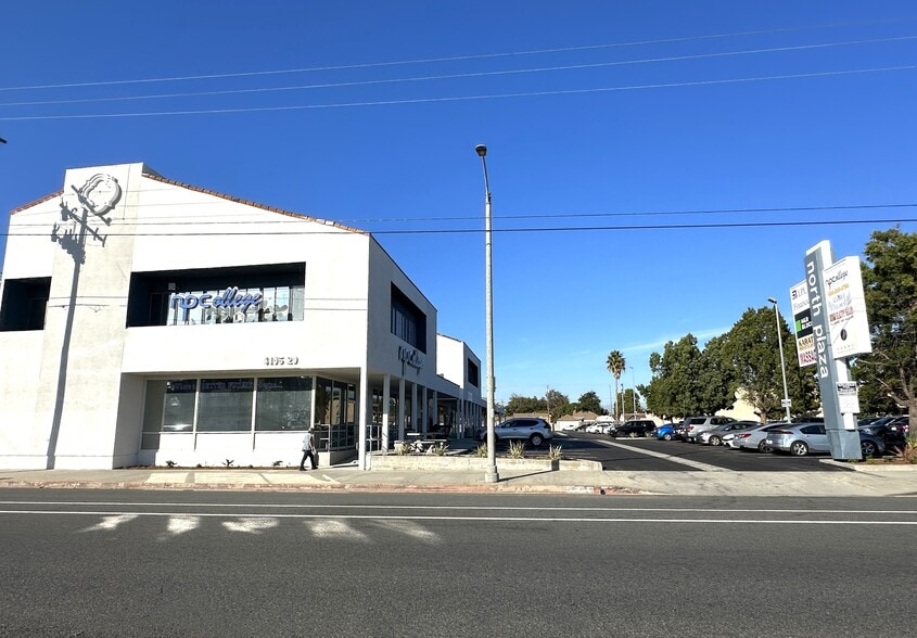 More Photos Of 4105-4129 South St, Lakewood Unknown For Lease