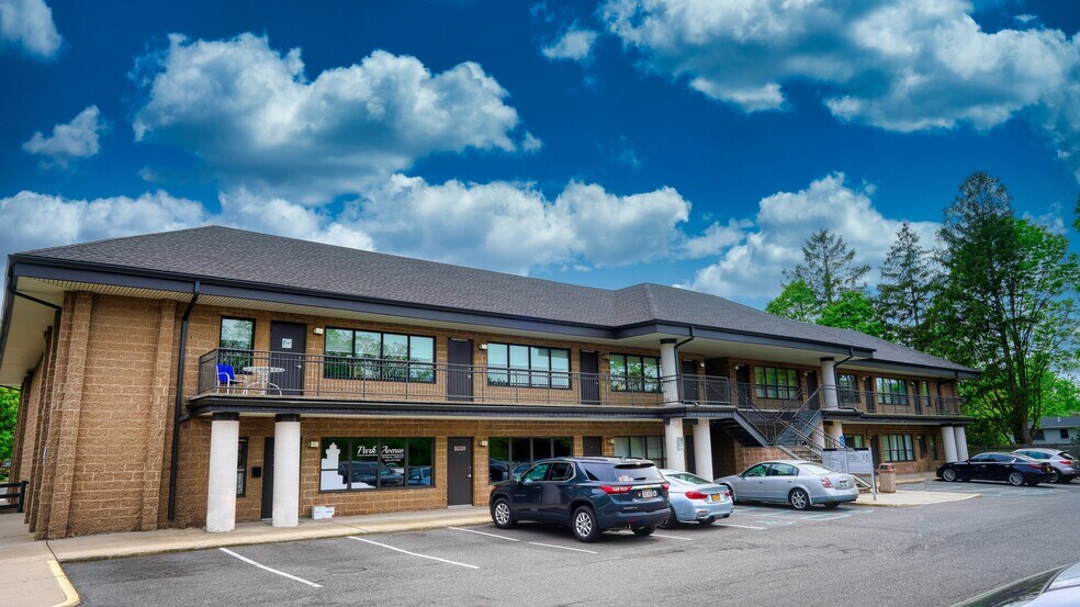 More Photos Of 175 E Main St, Huntington Medical For Lease