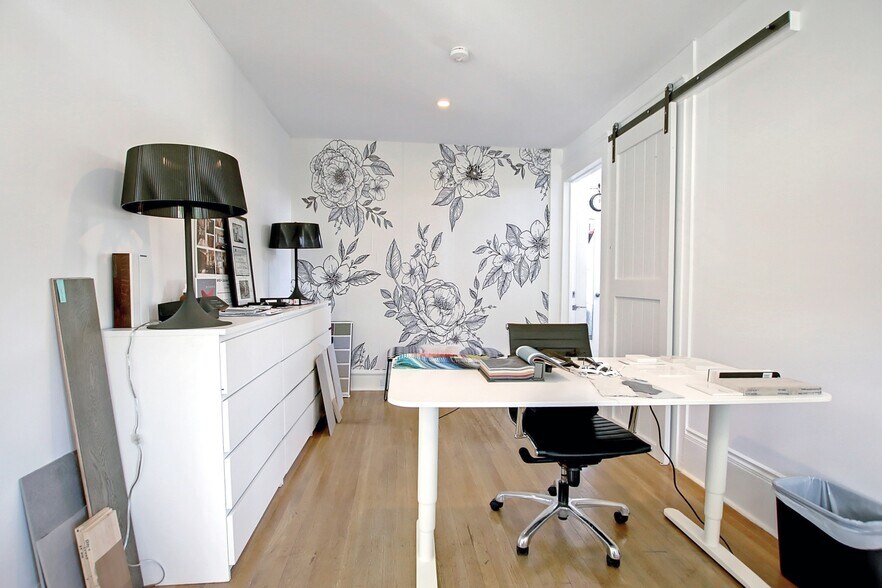 More Photos Of 1909 17th Ave SW, Calgary Office For Sale