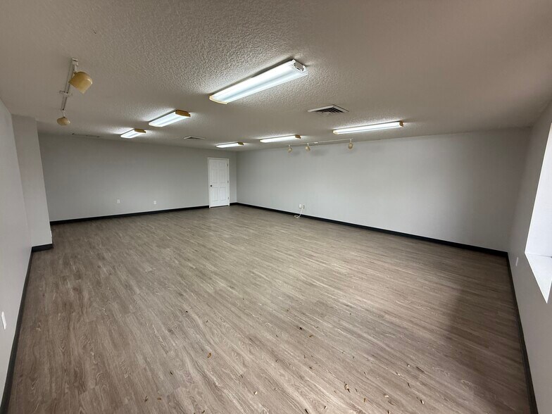 More Photos Of 850500 Us-17, Yulee Auto Repair For Lease