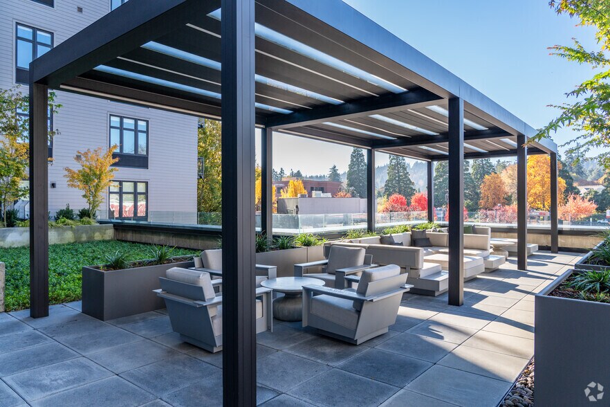 More Photos Of 10306 SE Main St, Milwaukie Apartments For Lease