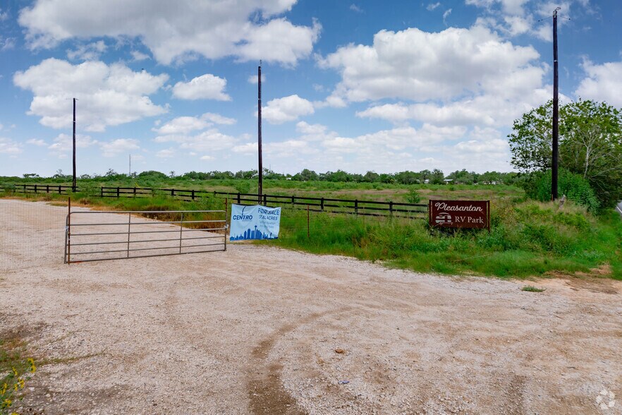 More Photos Of 20231 Pleasanton Rd, San Antonio Trailer Camper Park For Sale