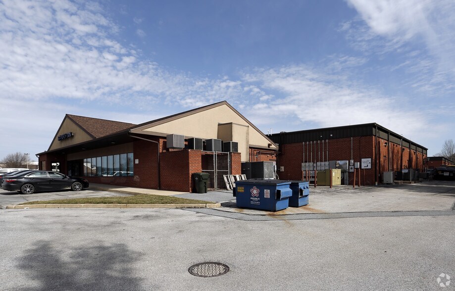 More Photos Of 2500-2598 Eastern Blvd, York Storefront For Lease