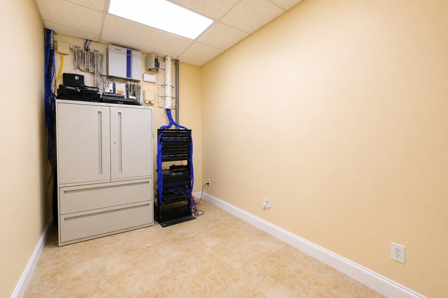 More Photos Of 20841 Johnson St, Pembroke Pines Warehouse For Lease