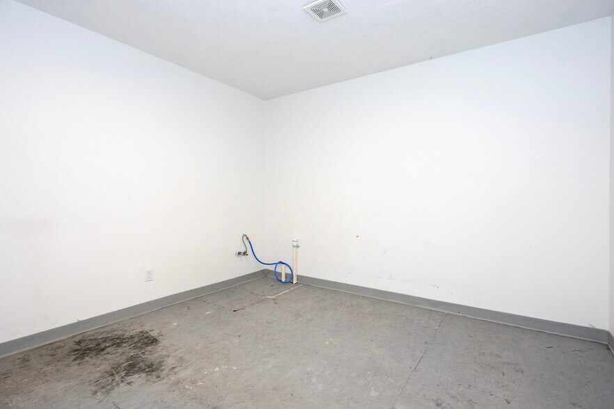 More Photos Of 291 Branstetter St, Wooster Manufacturing For Lease
