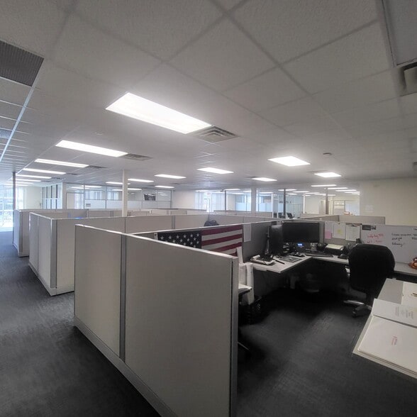 More Photos Of 3500 Gateway Centre Blvd, Morrisville Light Distribution For Lease