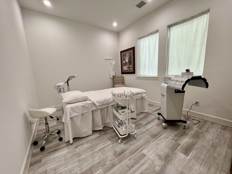 More Photos Of 21777 Merchants Way, Katy Medical For Sale