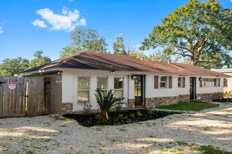 More Photos Of 1723 Campbell Rd, Houston Office Residential For Lease