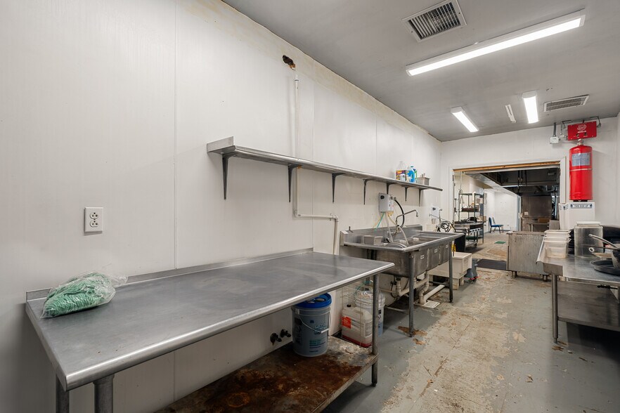 More Photos Of 5006 Morris St, Moss Point Restaurant For Sale