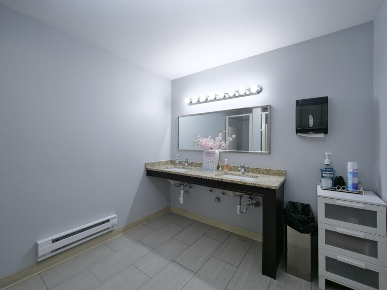 More Photos Of 7300 N Cicero Ave, Lincolnwood Loft Creative Space For Sale