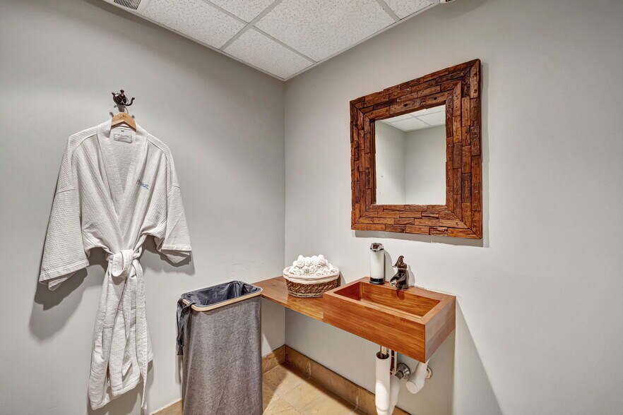 More Photos Of 3045 N Federal Hwy, Fort Lauderdale Storefront Retail Office For Lease