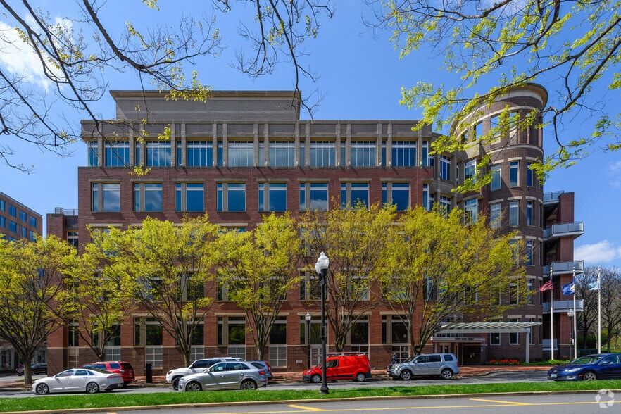 More Photos Of 2000 Duke St, Alexandria Office For Sale