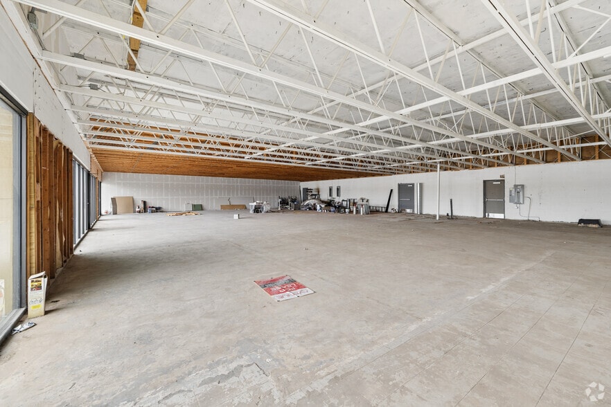 More Photos Of 9120-9146 N Macarthur Blvd, Oklahoma City General Retail For Sale