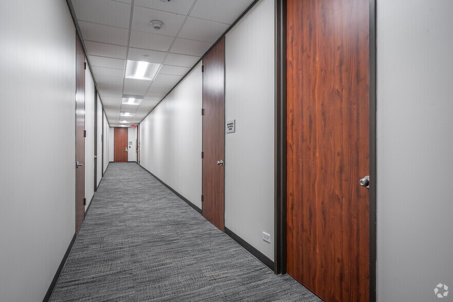 More Photos Of 2525 Bay Area Blvd, Houston Unknown For Lease