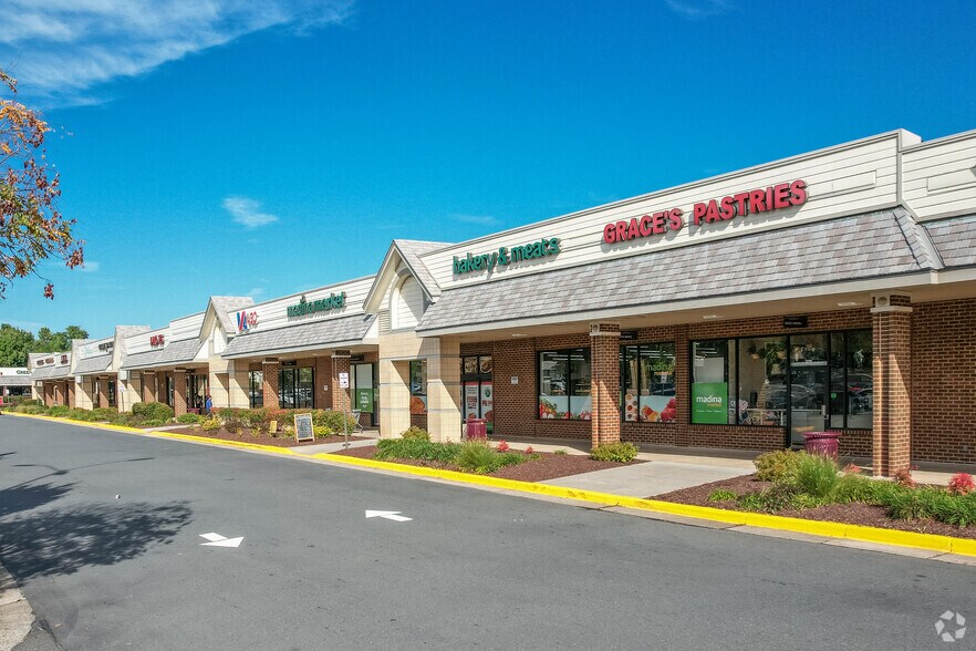 More Photos Of 358-400 Elden St, Herndon Storefront For Lease