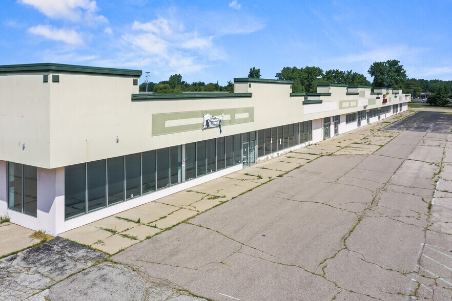 More Photos Of 2865-2885 Bay Rd, Saginaw Freestanding For Sale