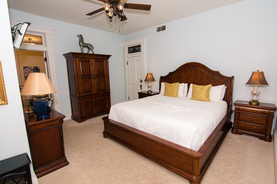 More Photos Of 301 Meyers Ave, Meyersdale Hotel For Sale