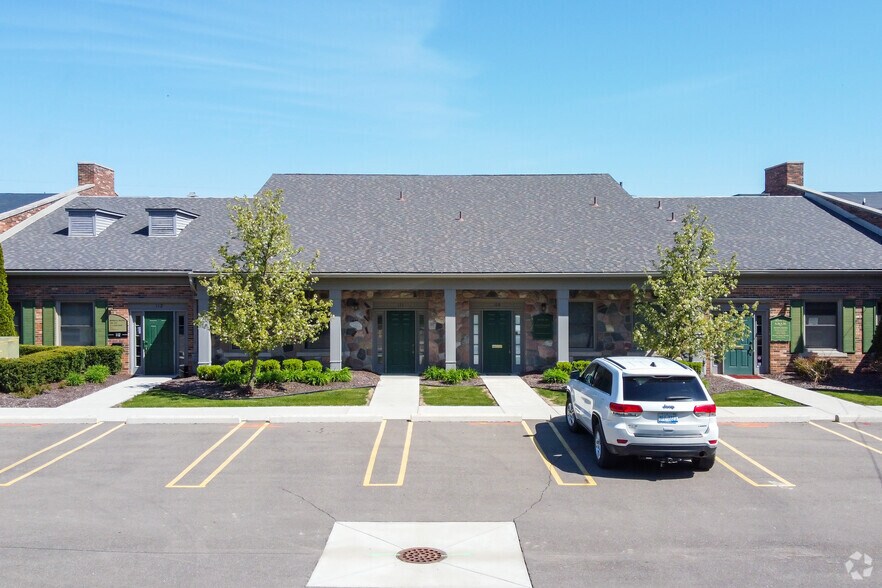 More Photos Of 34441 W 8 Mile Rd, Livonia Medical For Lease