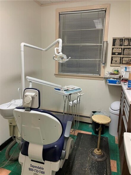 More Photos Of 338 Beach 54th St, Far Rockaway Medical For Sale