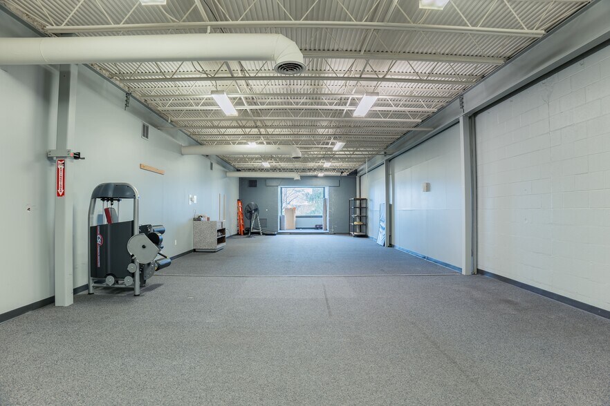 More Photos Of 4020 Columbus Ave, Anderson General Retail For Lease