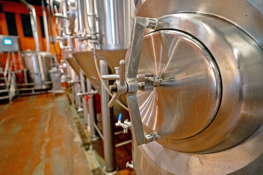 More Photos Of 18967 N US Highway 51, Elkville Mixed Retail For Sale