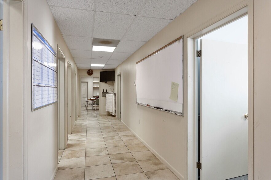 More Photos Of 710 4th St, Shenandoah Warehouse For Sale