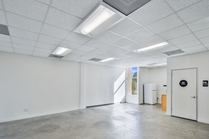 More Photos Of 2211 Corinth Ave, Los Angeles Medical For Sale