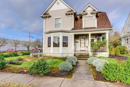 More Photos Of 707 NE 5th St, McMinnville Office For Sale