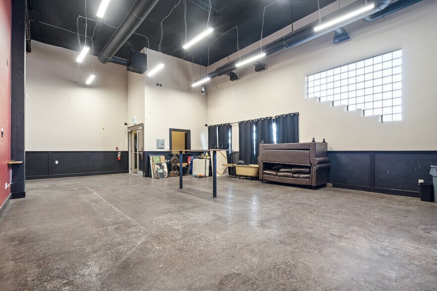 More Photos Of 6601 43 St, Lloydminster Storefront Retail Office For Sale