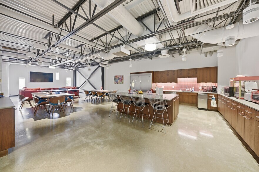 More Photos Of 301 N Main St, Bryan Office For Lease