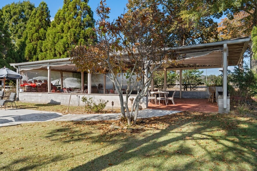 More Photos Of 607 Butts Mill Rd, Pine Mountain General Retail For Sale