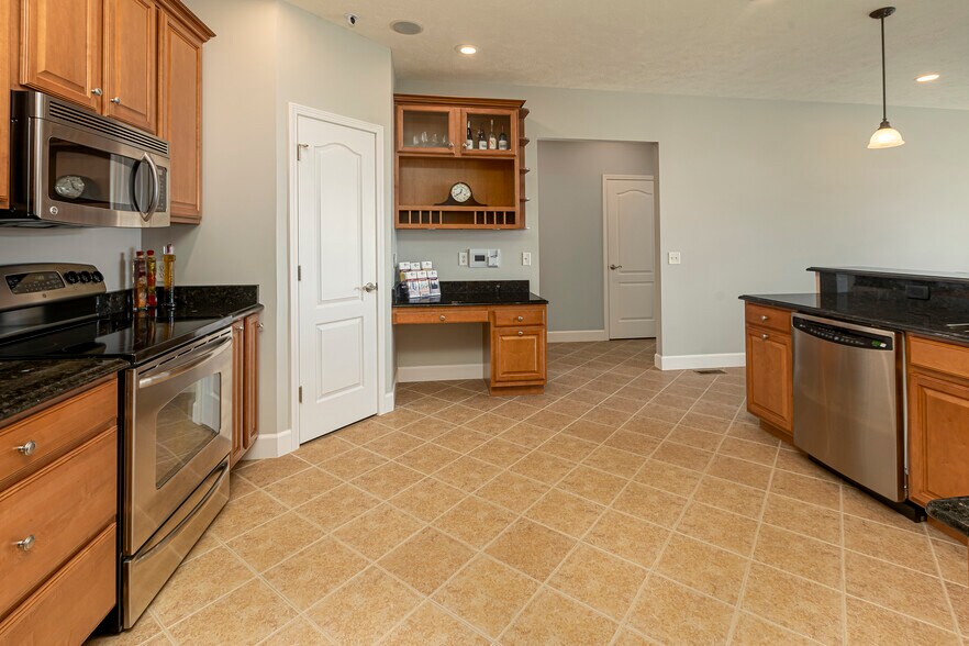 More Photos Of 2801 17th St, Marion Medical For Sale