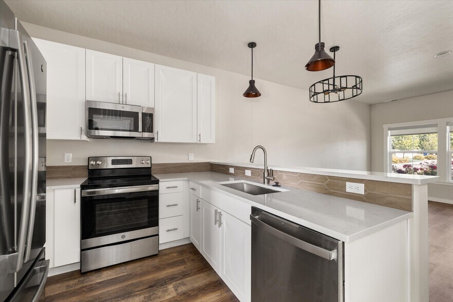 More Photos Of 10610 McMillan Rd, Boise Apartments For Sale