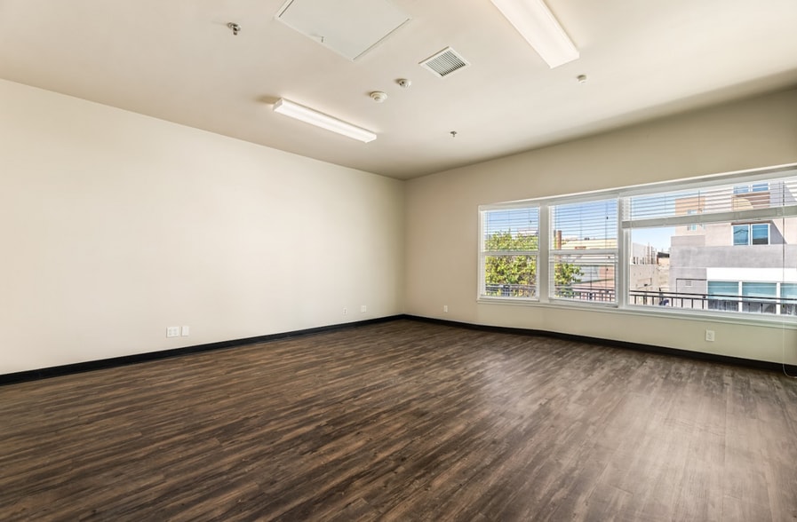 More Photos Of 461 W 9th St, San Pedro Schools For Lease