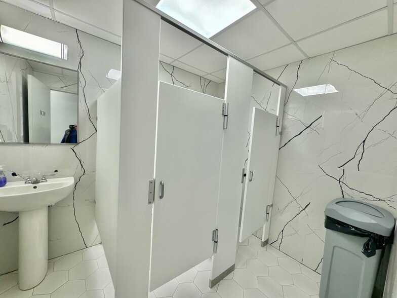 More Photos Of 136-21 Hillside Ave, Richmond Hill Medical For Lease