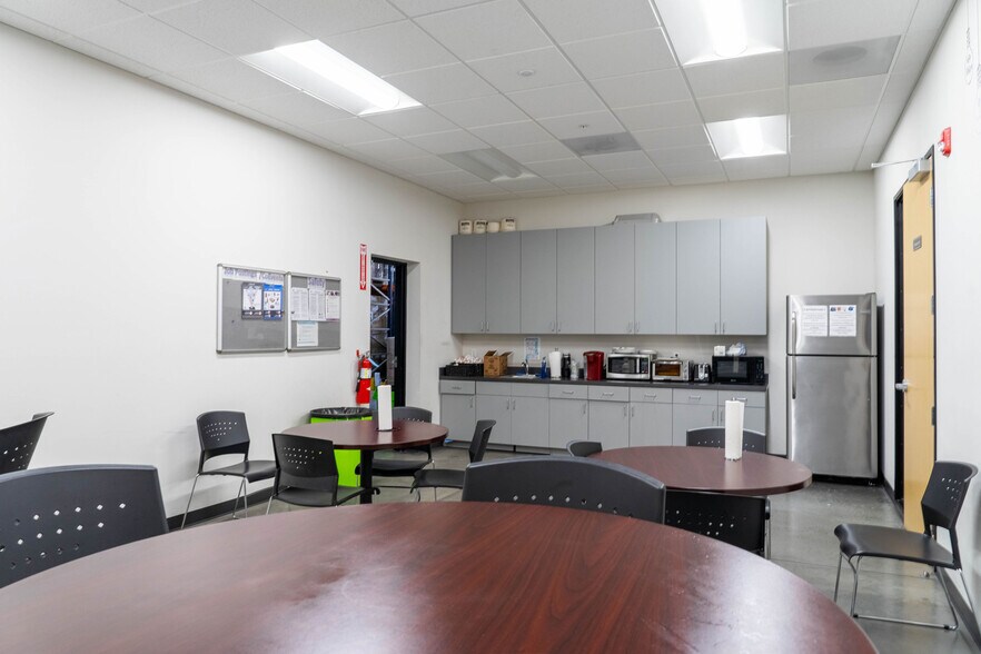 More Photos Of 1801 E 41st St, Los Angeles Industrial For Sale