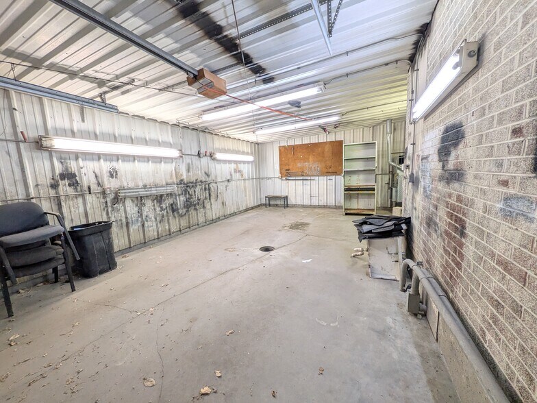 More Photos Of 1710 S Belt Hwy, Saint Joseph Auto Dealership For Sale