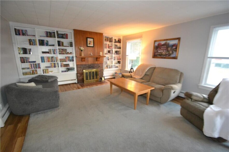 More Photos Of 450 E Main St, Palmyra General Retail For Sale