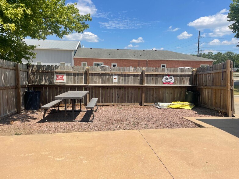 More Photos Of 401 N Limit St, Lincoln Freestanding For Sale