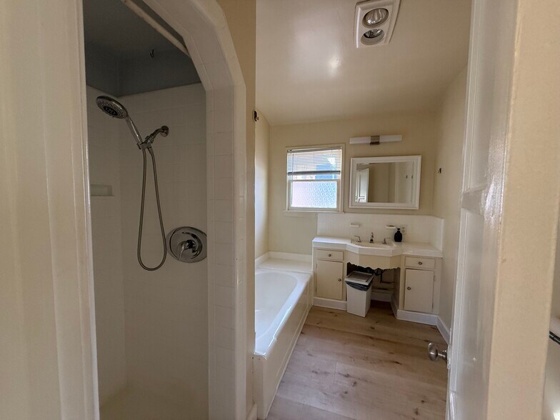 More Photos Of 4343 Laurel Canyon Blvd, Studio City Office For Lease