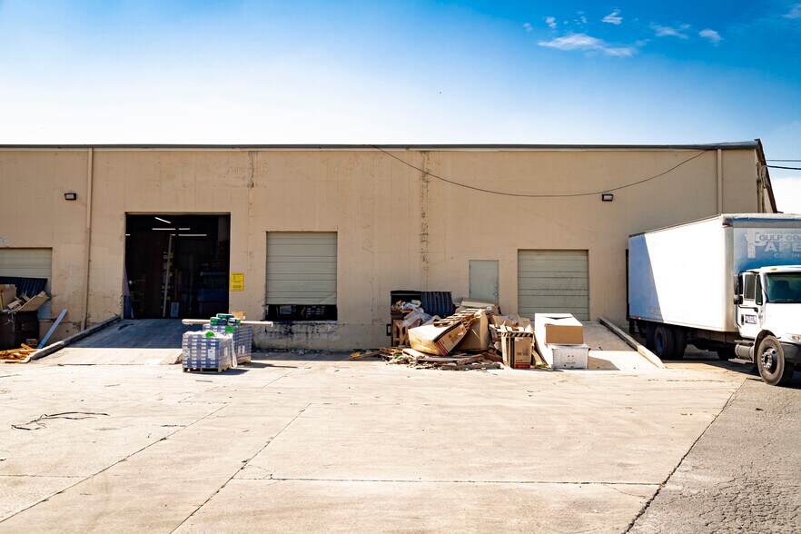 More Photos Of 2200-2206 NW Loop 410, San Antonio Warehouse For Lease