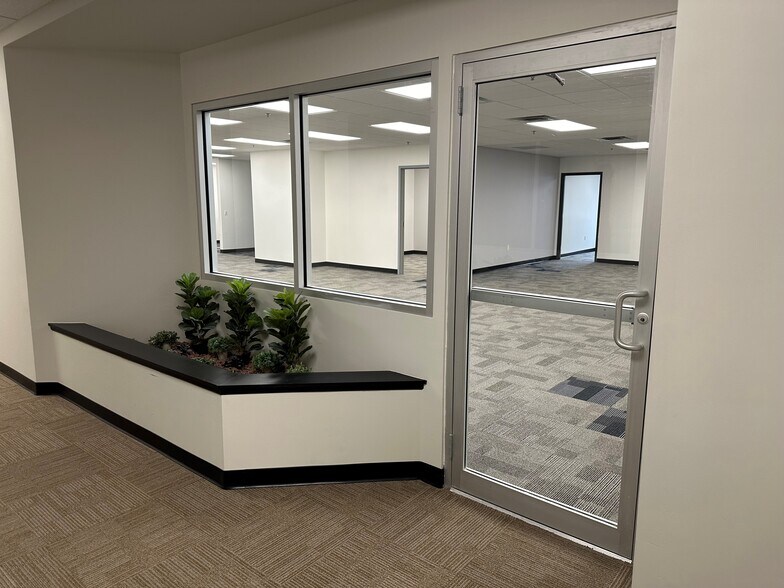 More Photos Of 26 Parkridge Rd, Haverhill Research And Development For Lease