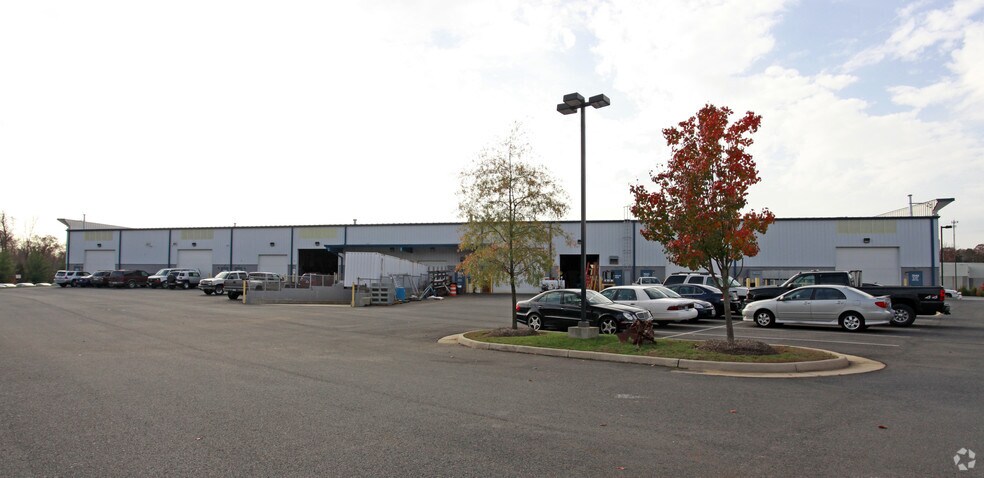 More Photos Of 7045-7073 Gateway Ct, Manassas Flex For Lease