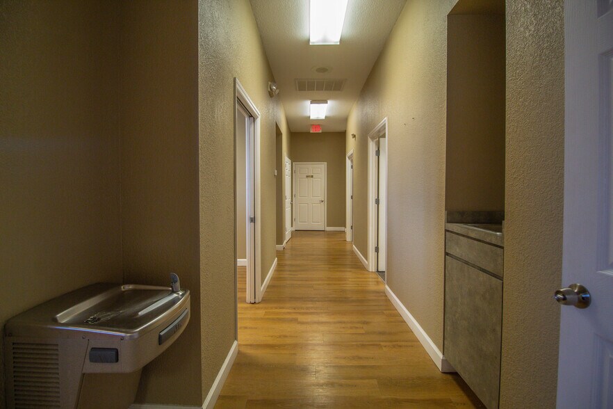 More Photos Of 970 Kings Hwy, Port Charlotte Office For Lease