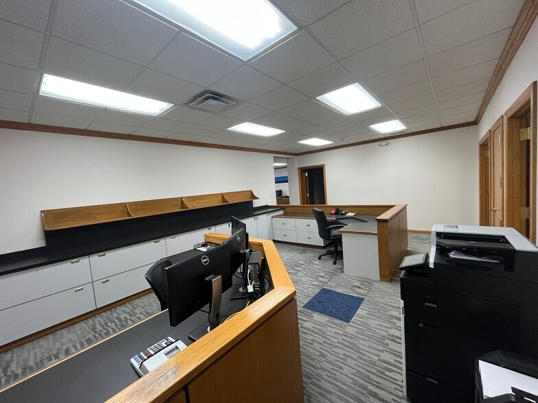 More Photos Of 10858 FM 346 W, Flint Office For Sale