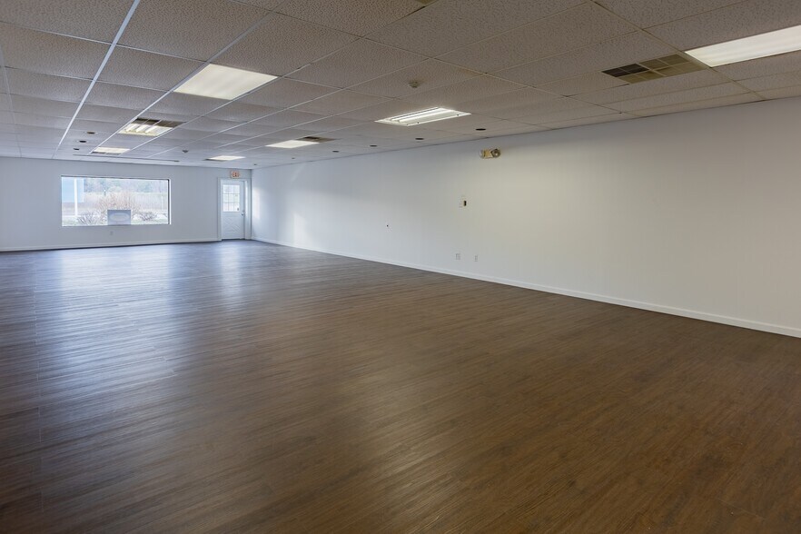 More Photos Of 1590-1610 Union Valley Rd, West Milford Freestanding For Lease