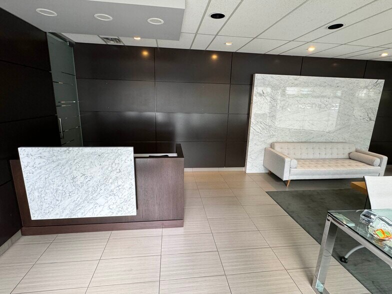 More Photos Of 1537 8th Av W, Vancouver Healthcare For Lease