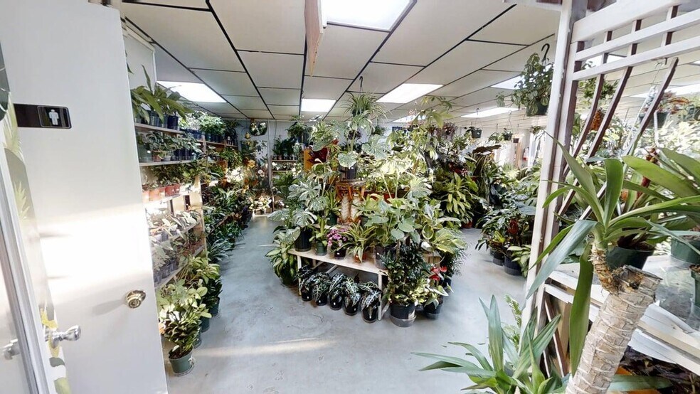 More Photos Of 17897 US-31, Vinemont General Retail For Sale
